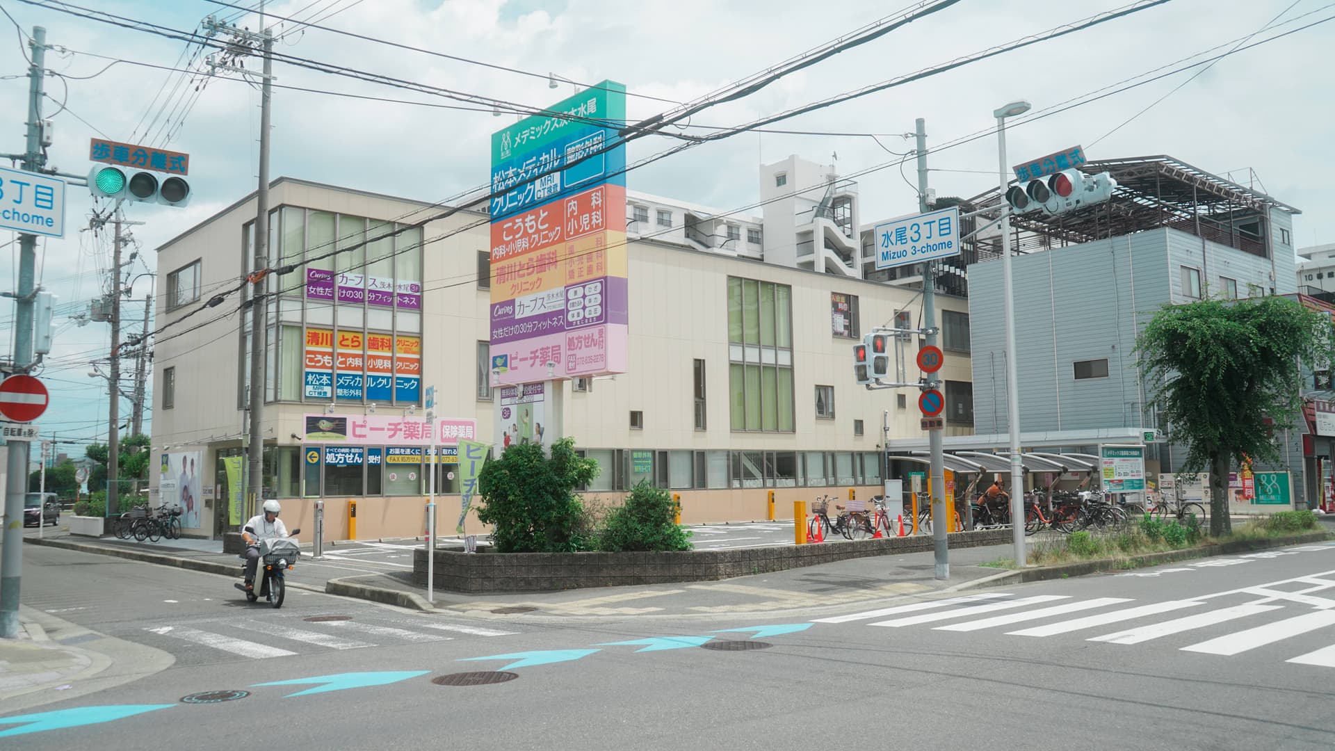 松本メディカルクリニック外観(交差点から)